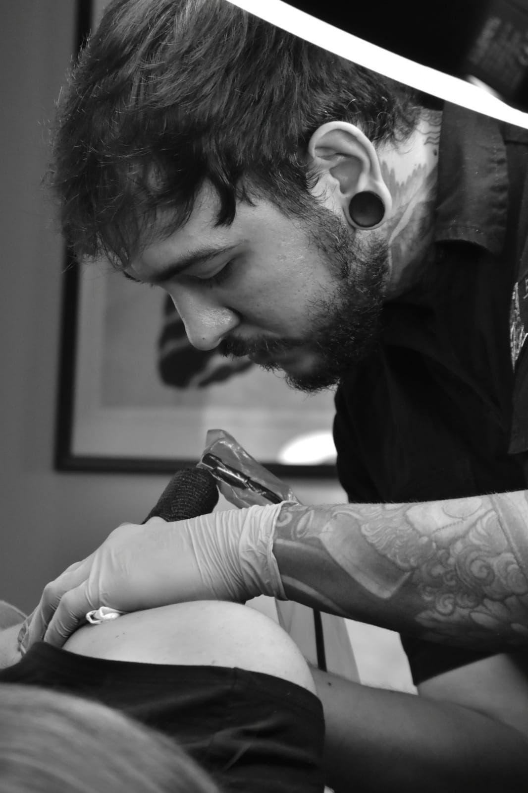 Rodrigo Eric - Tattoo Artist